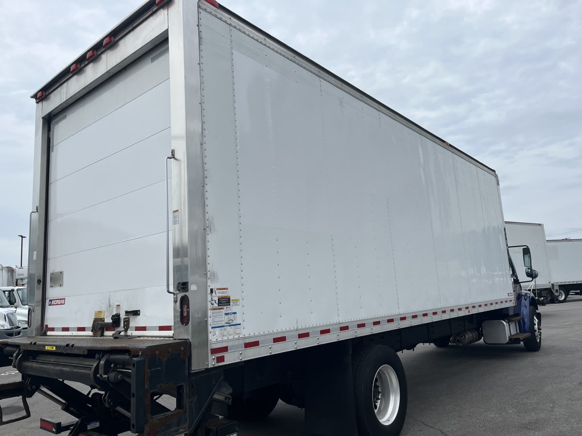 2018 Freightliner M2 106 in Beltsville, MD — photo 4