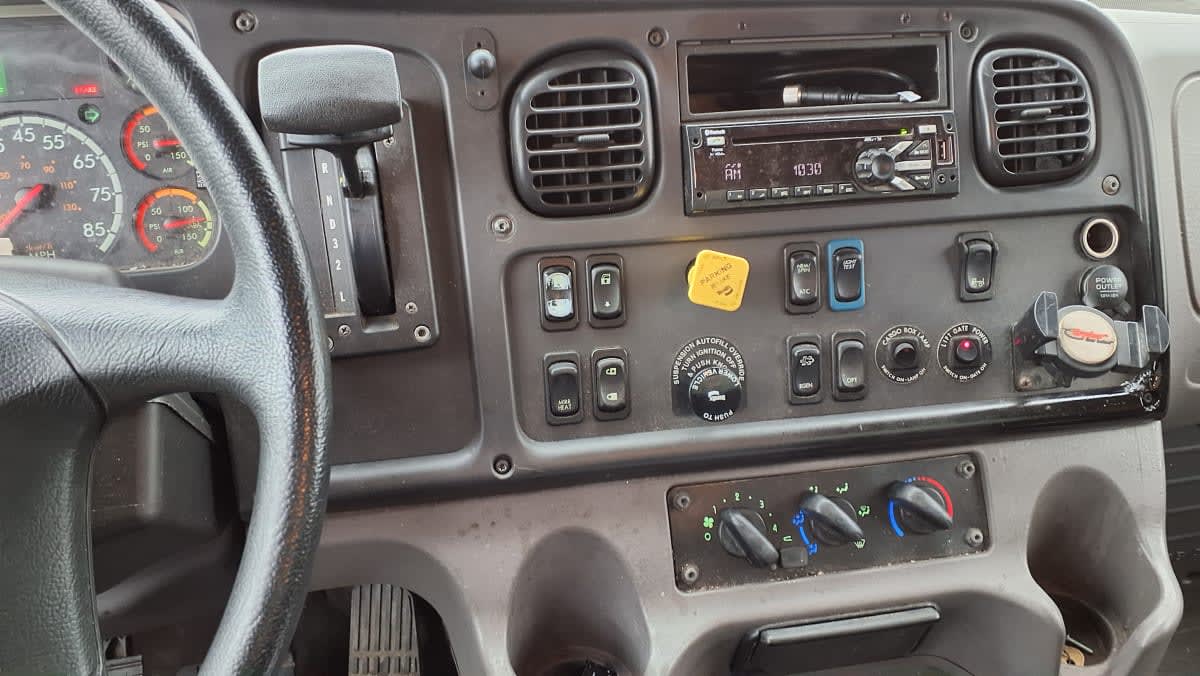 2018 Freightliner M2 106 in Salisbury, MA — photo 10
