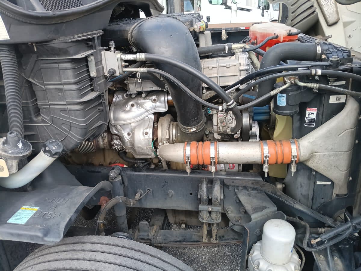 2018 Freightliner Cascadia in Jacksonville, FL — photo 9