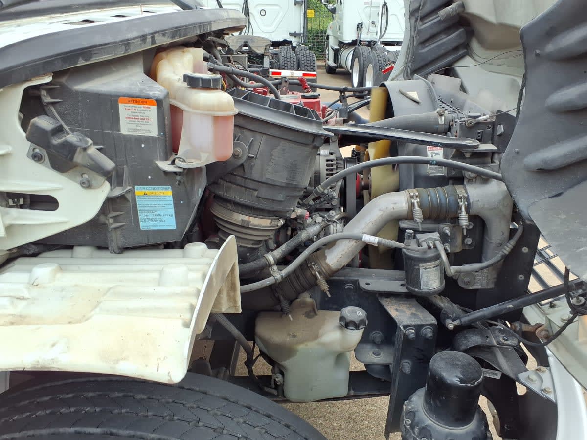 2018 Freightliner M2 106 in Houston, TX — photo 11