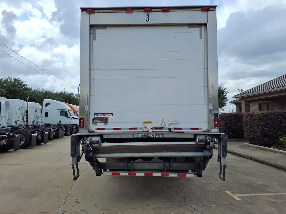 2018 Freightliner M2 106 in Houston, TX — photo 5