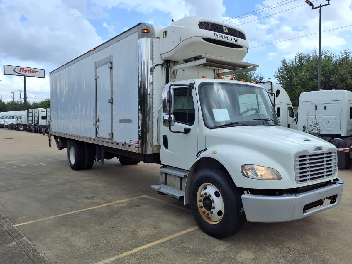 2018 Freightliner M2 106 in Houston, TX — photo 3