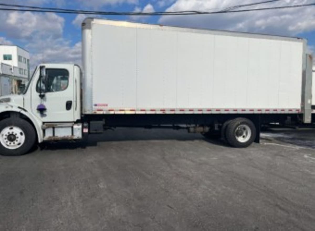 2018 Freightliner M2 106 in Newark, NJ — photo 8