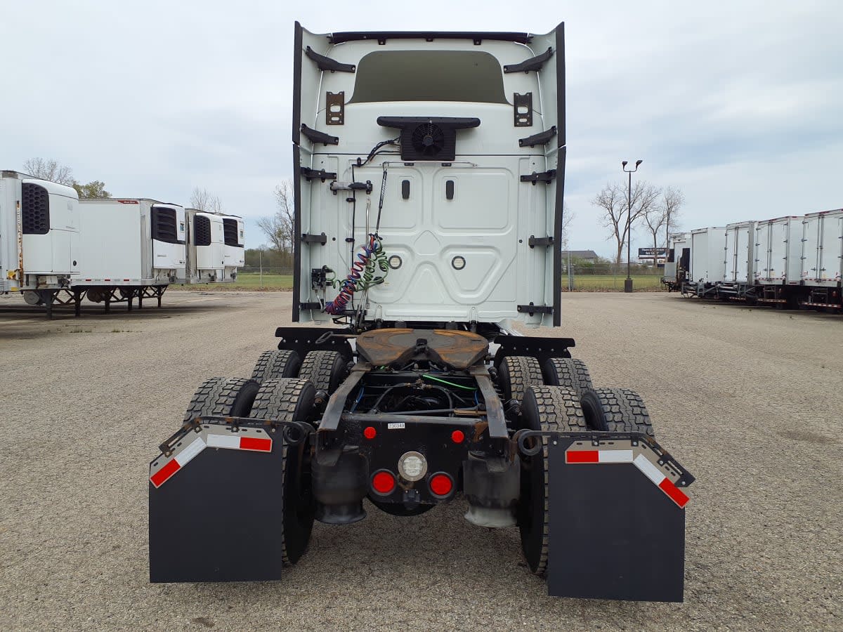 2020 Freightliner Cascadia in Wayland, MI — photo 5
