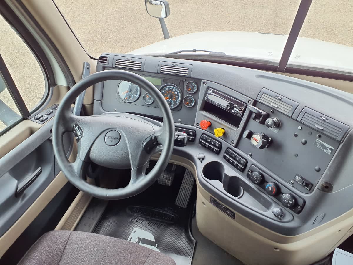 2020 Freightliner Cascadia in Wayland, MI — photo 7