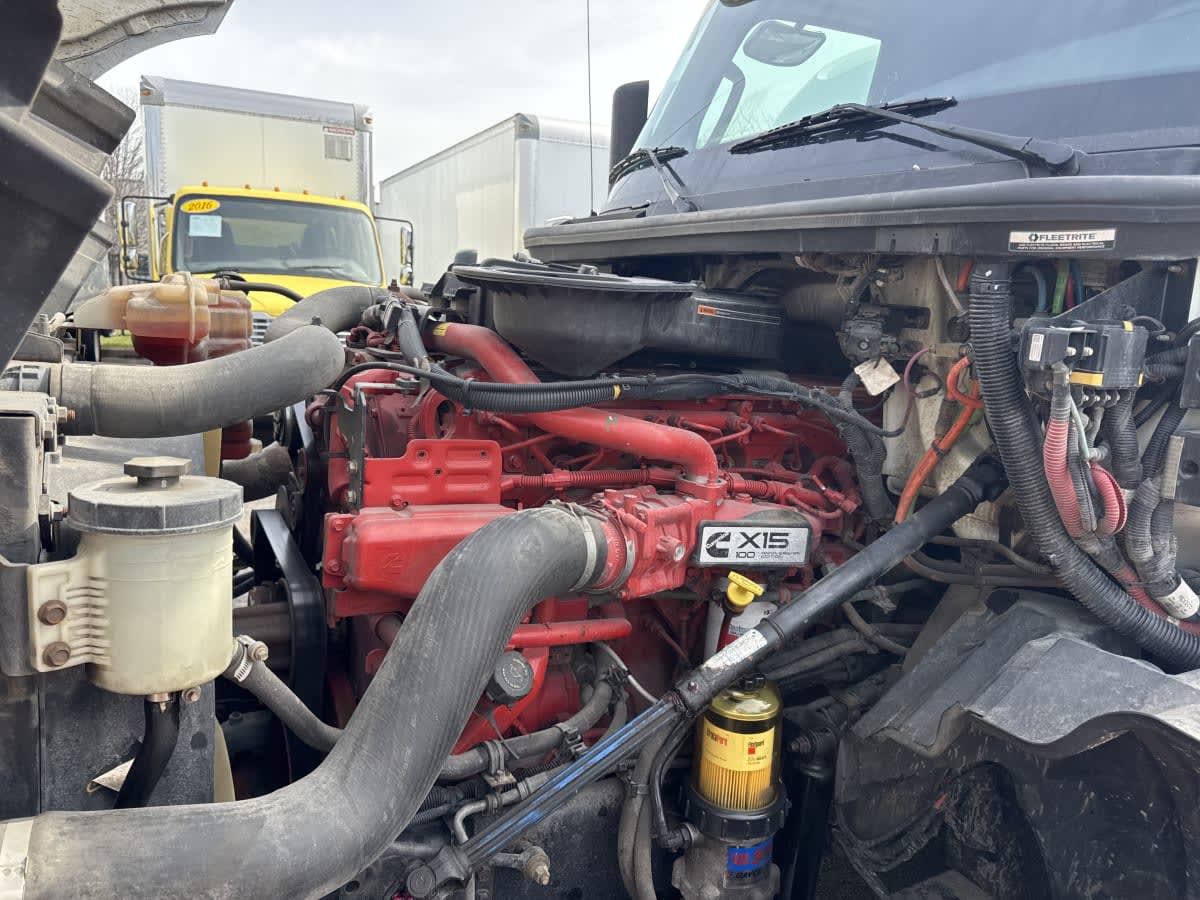 2020 International LT in Bolingbrook, IL — photo 9