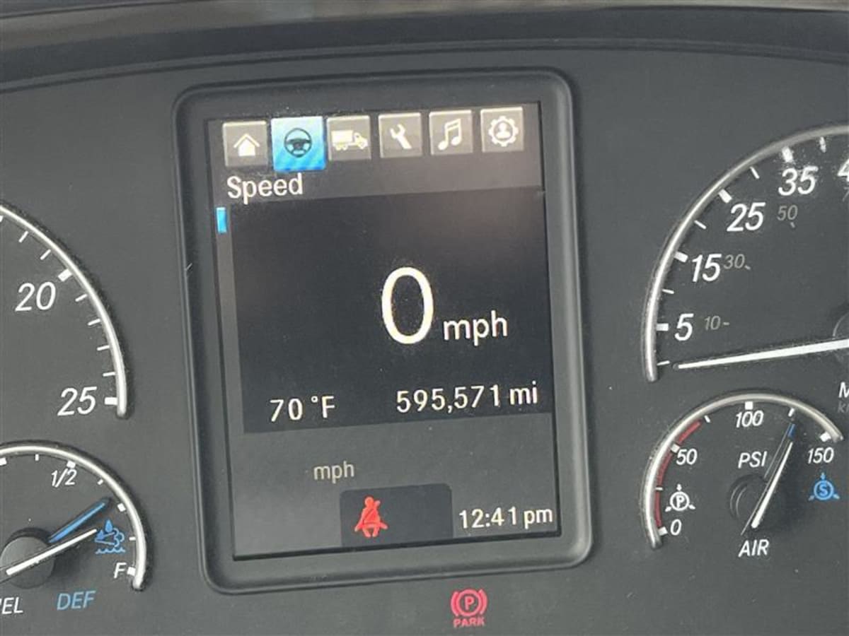 2020 Freightliner Cascadia in Beltsville, MD — photo 10