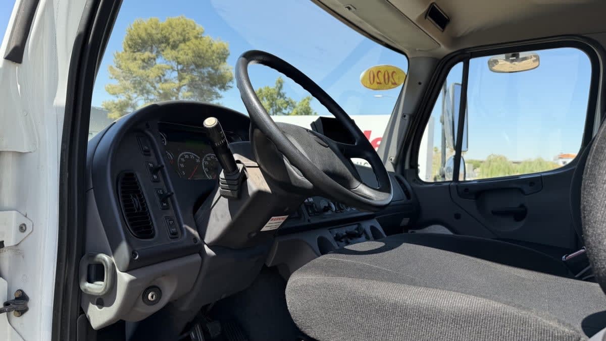2020 Freightliner M2 106 in Phoenix, AZ — photo 7