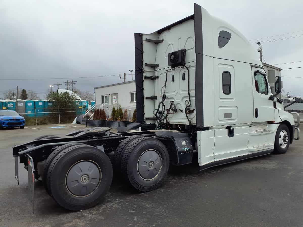 2020 Freightliner Cascadia in Tacoma, WA — photo 4