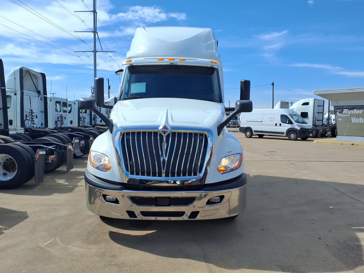 2020 International LT in Dallas, TX — photo 2