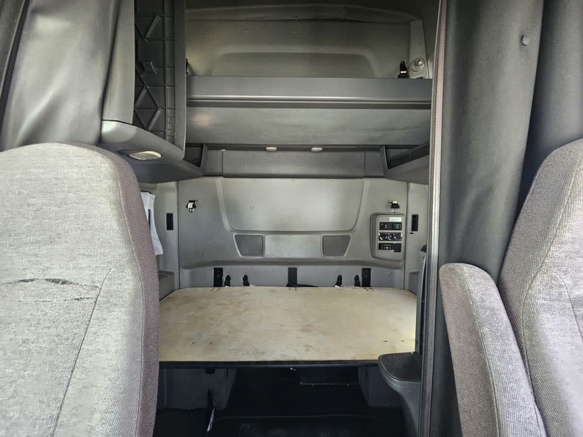 2020 International LT in Orlando, FL — photo 8