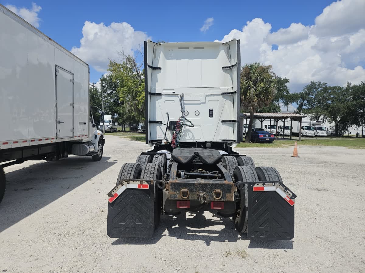 2020 International LT in Orlando, FL — photo 5