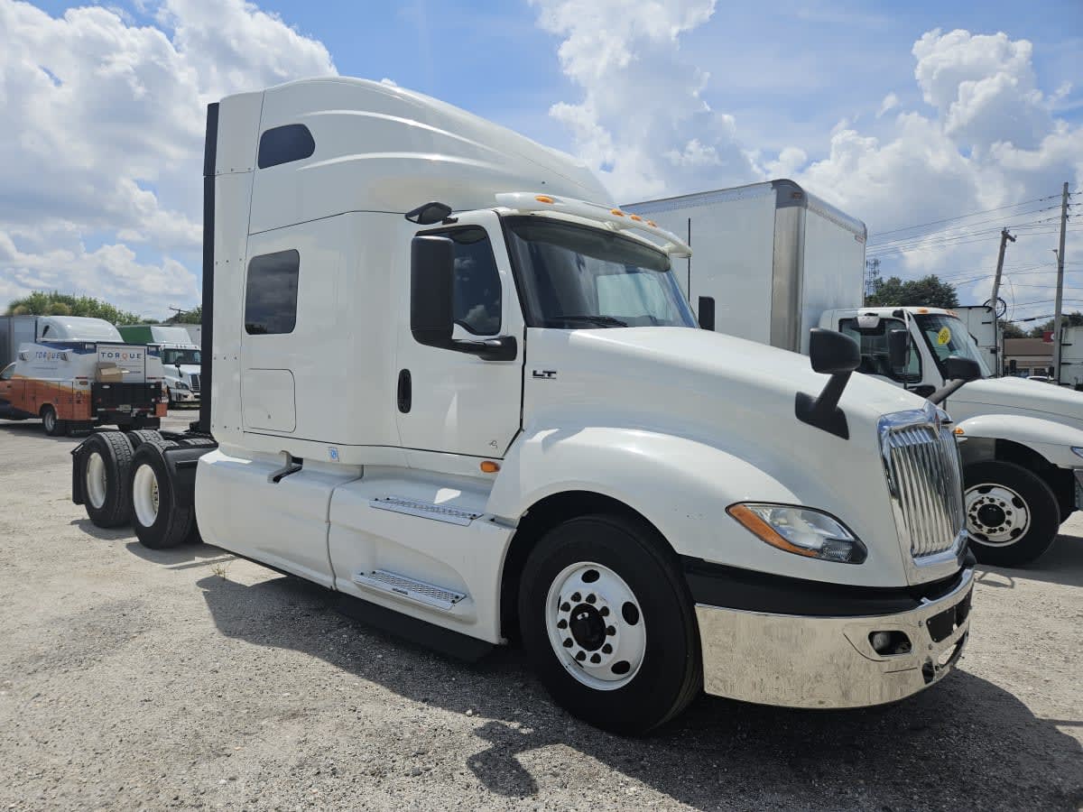 2020 International LT in Orlando, FL — photo 3