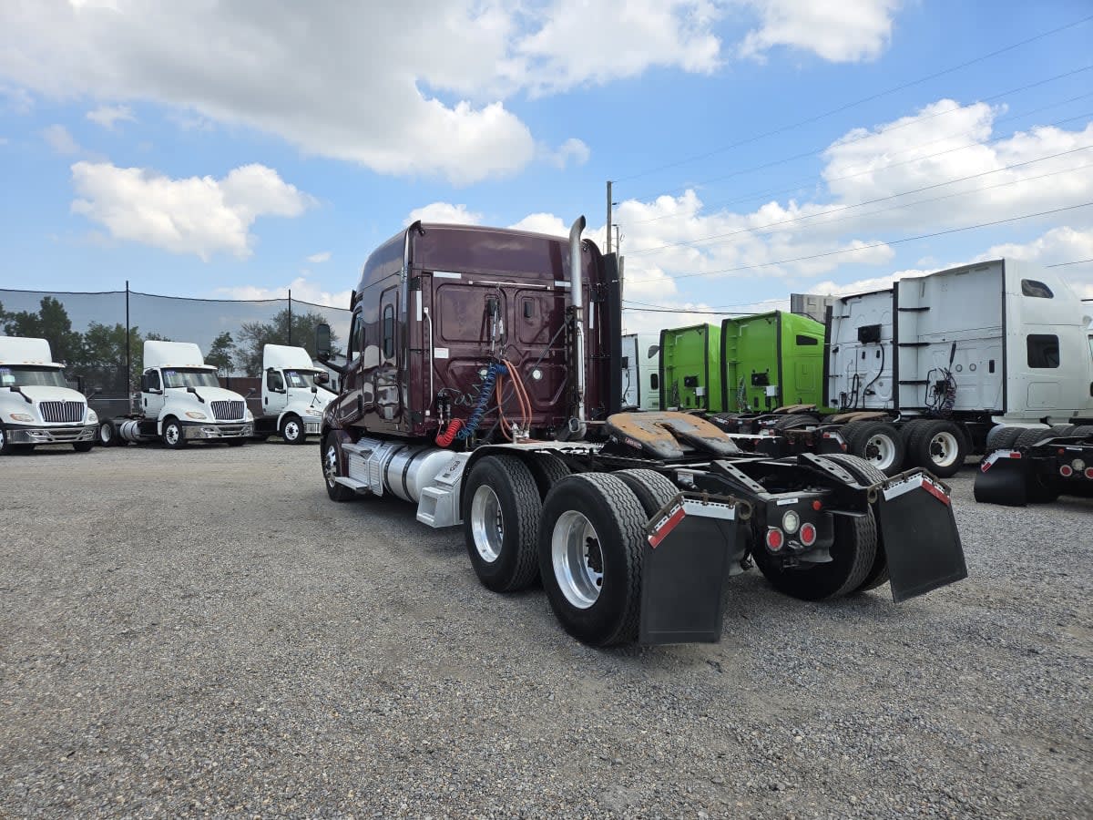 2020 Freightliner Cascadia in St. Rose, LA — photo 6