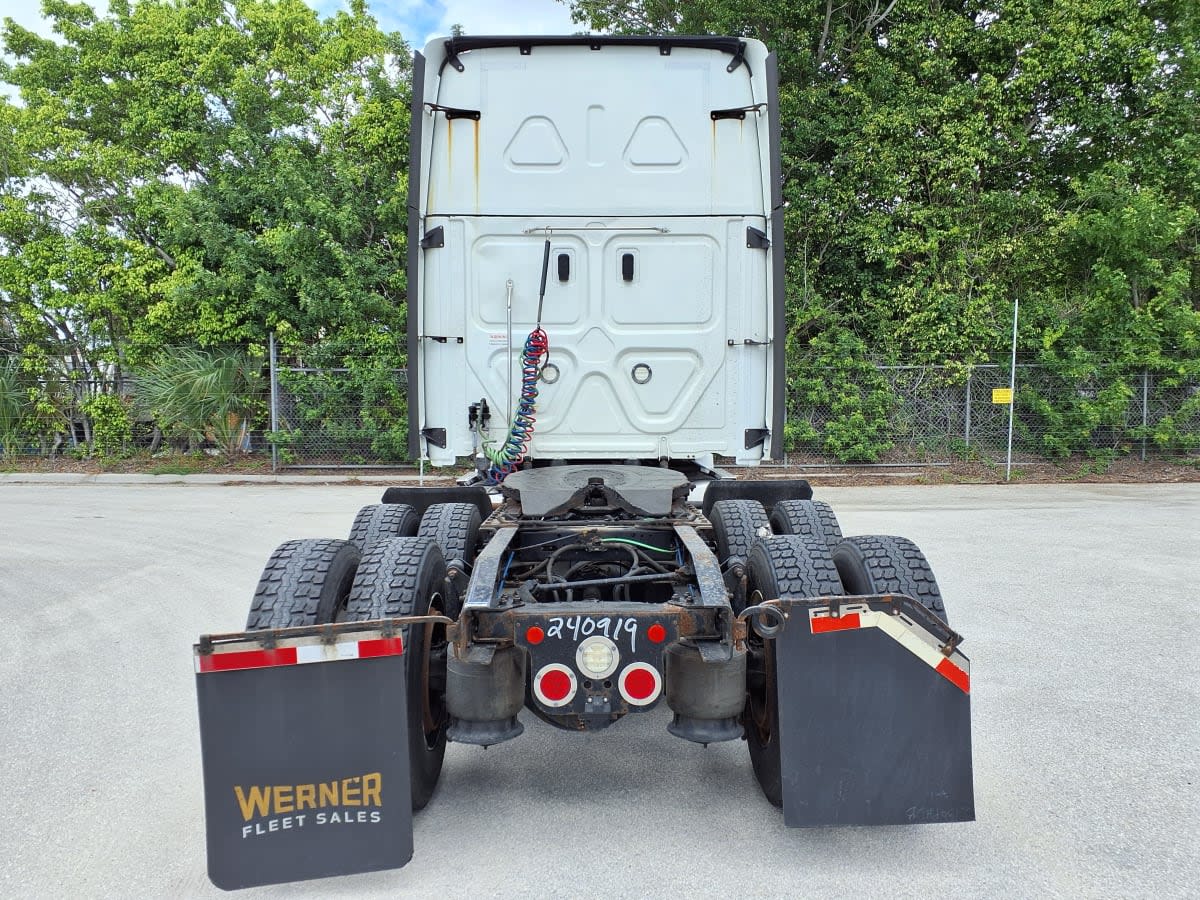 2020 Freightliner Cascadia in Davie, FL — photo 5
