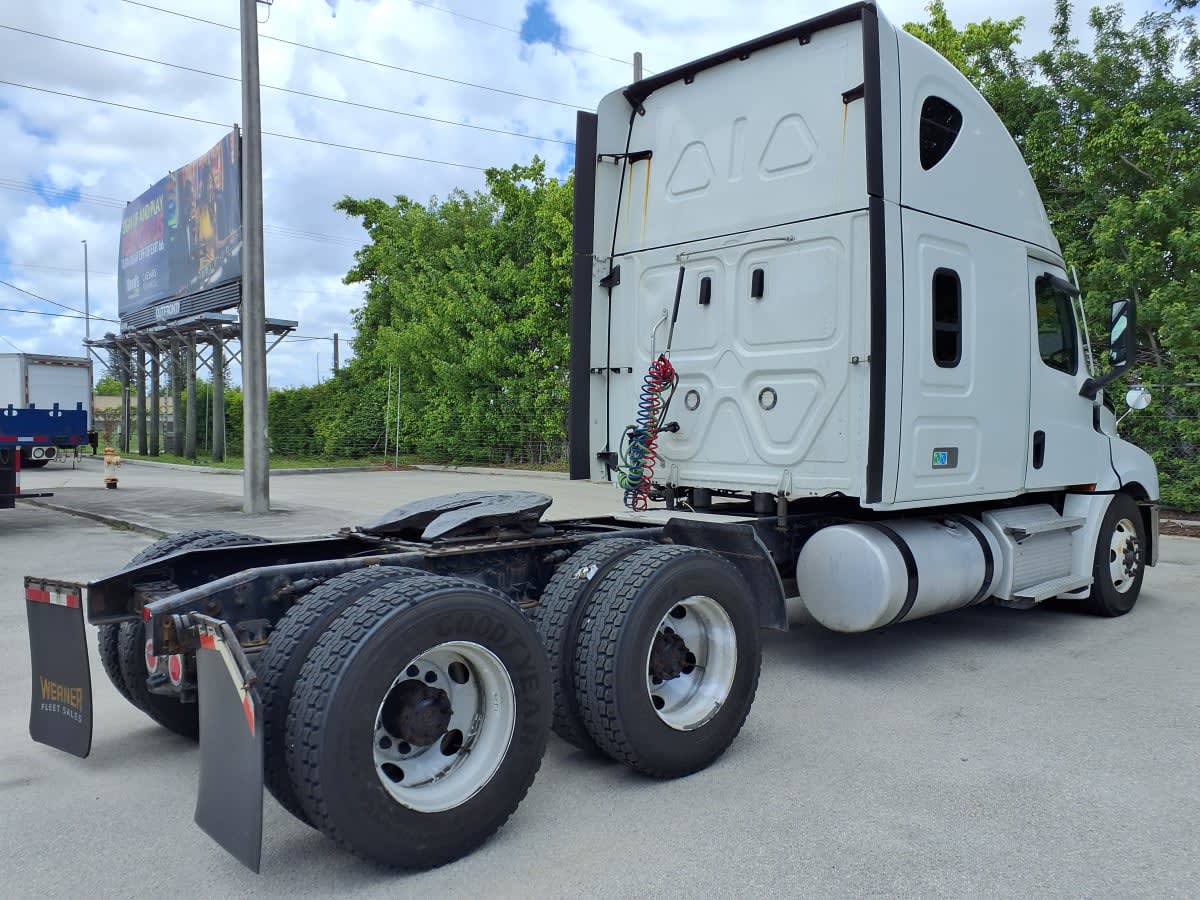 2020 Freightliner Cascadia in Davie, FL — photo 4