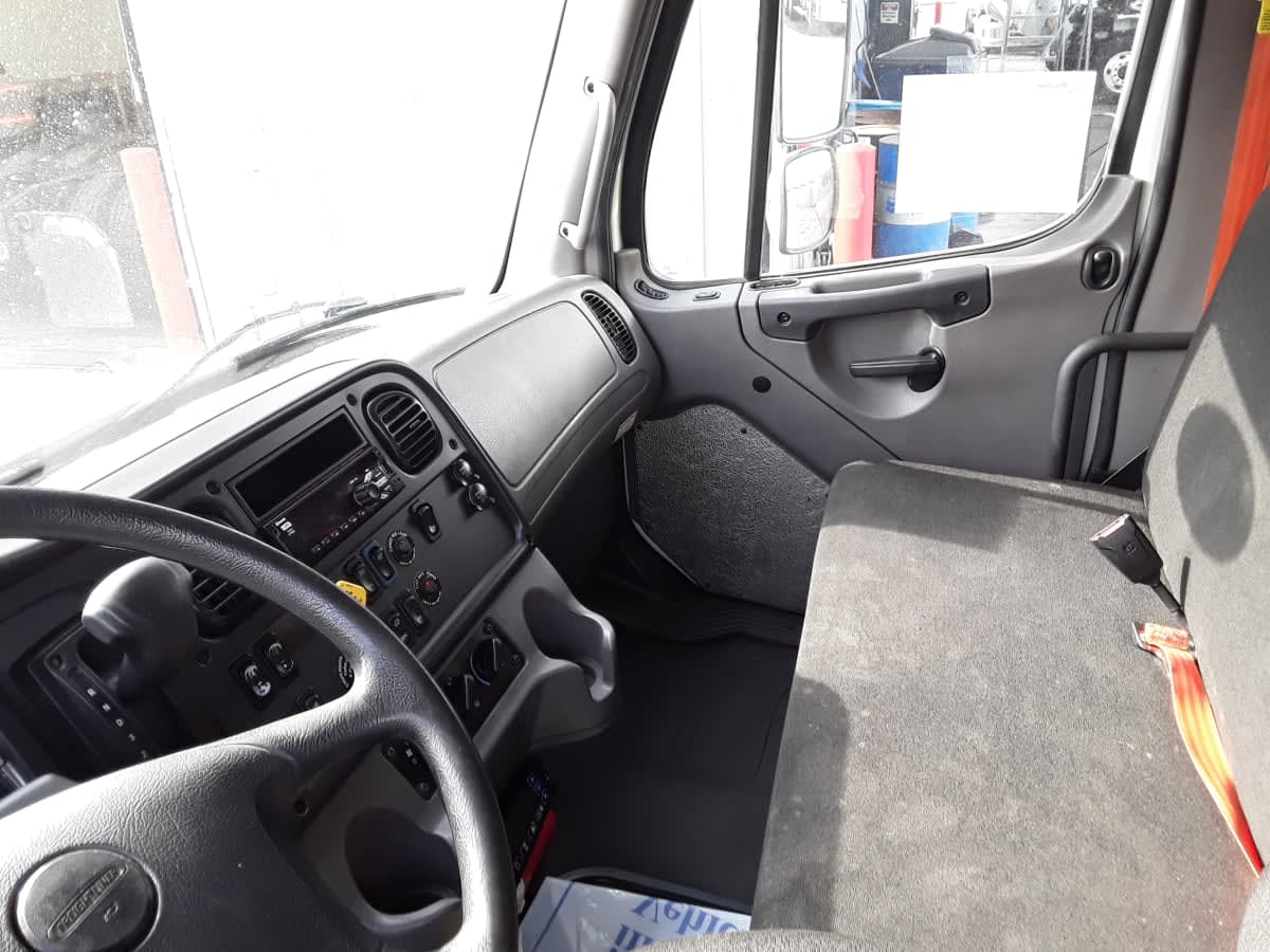 2020 Freightliner M2 106 in Hilliard, OH — photo 8