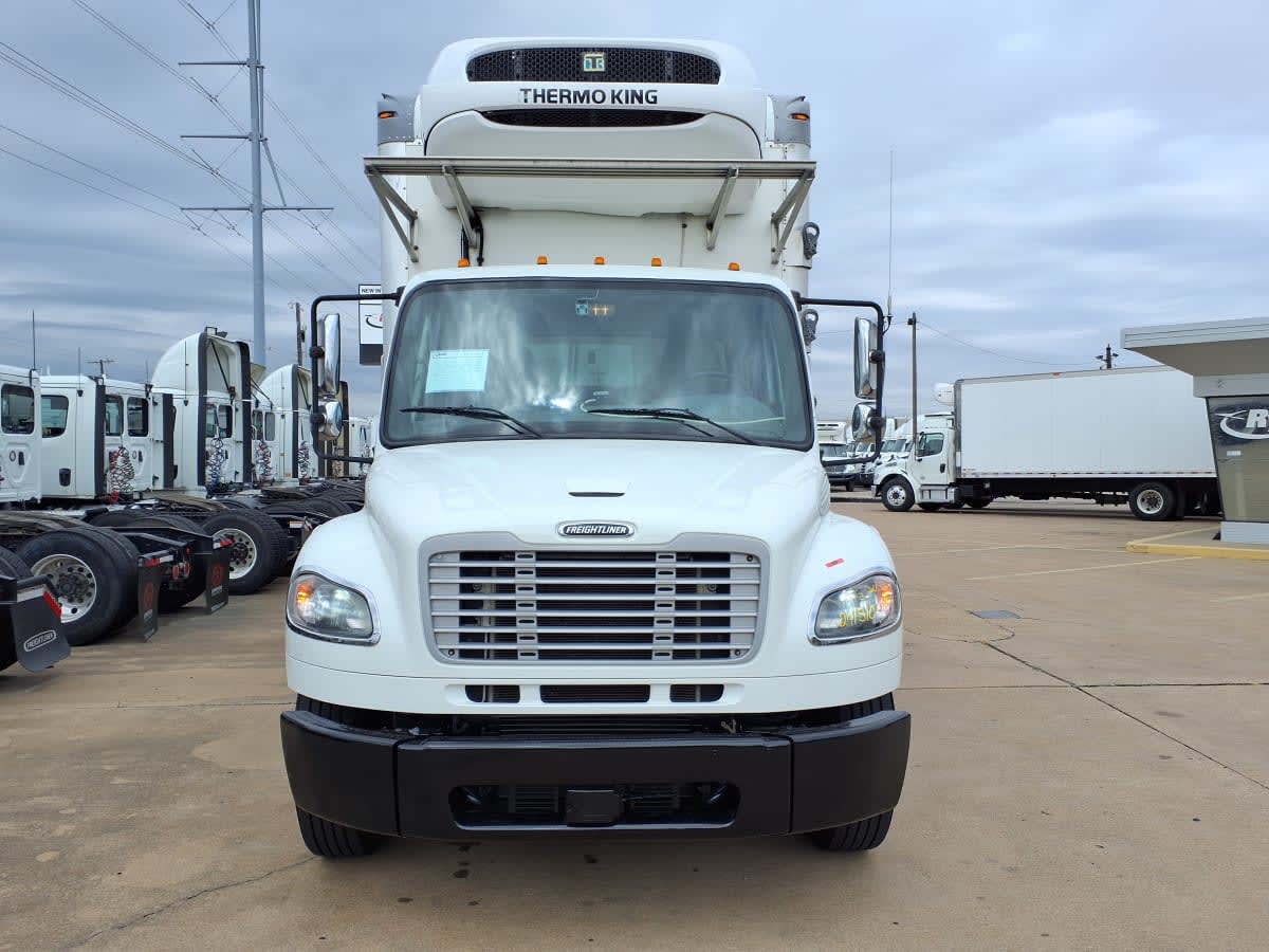 2020 Freightliner M2 106 in Dallas, TX — photo 2