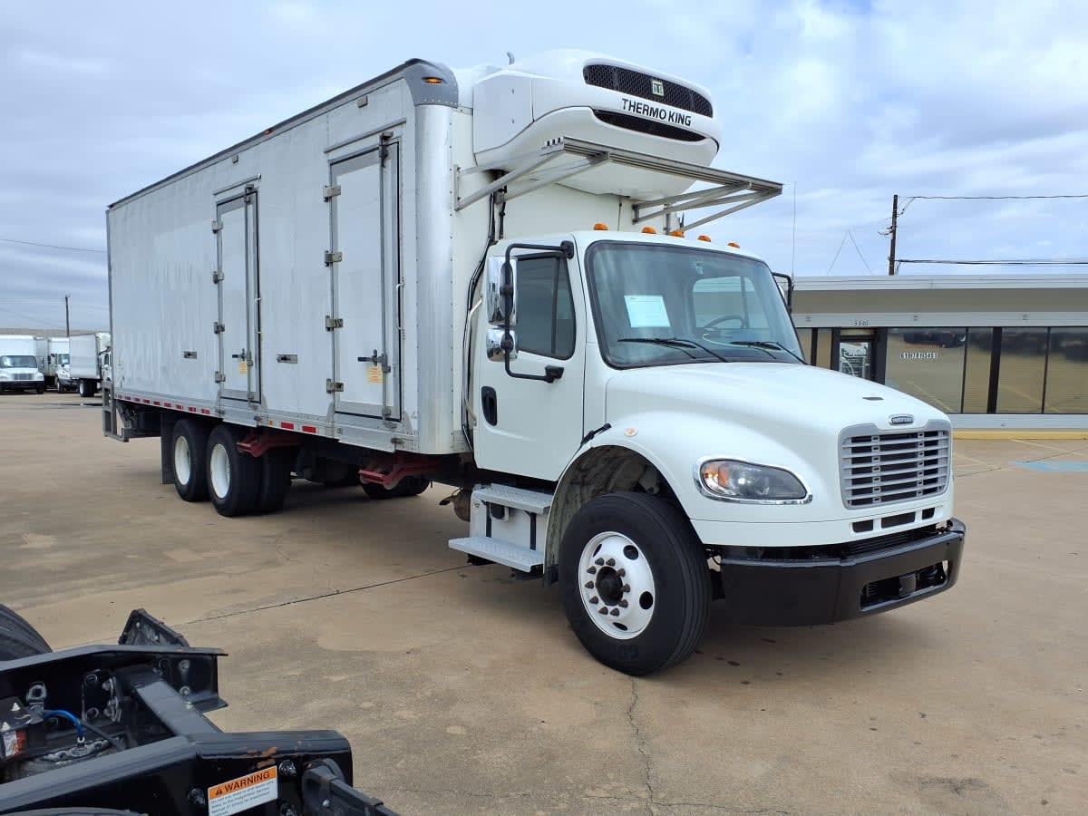 2020 Freightliner M2 106 in Dallas, TX — photo 3