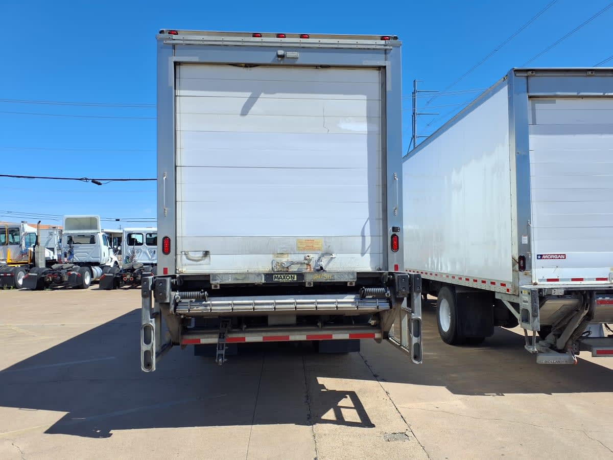2020 Freightliner M2 106 in Dallas, TX — photo 5
