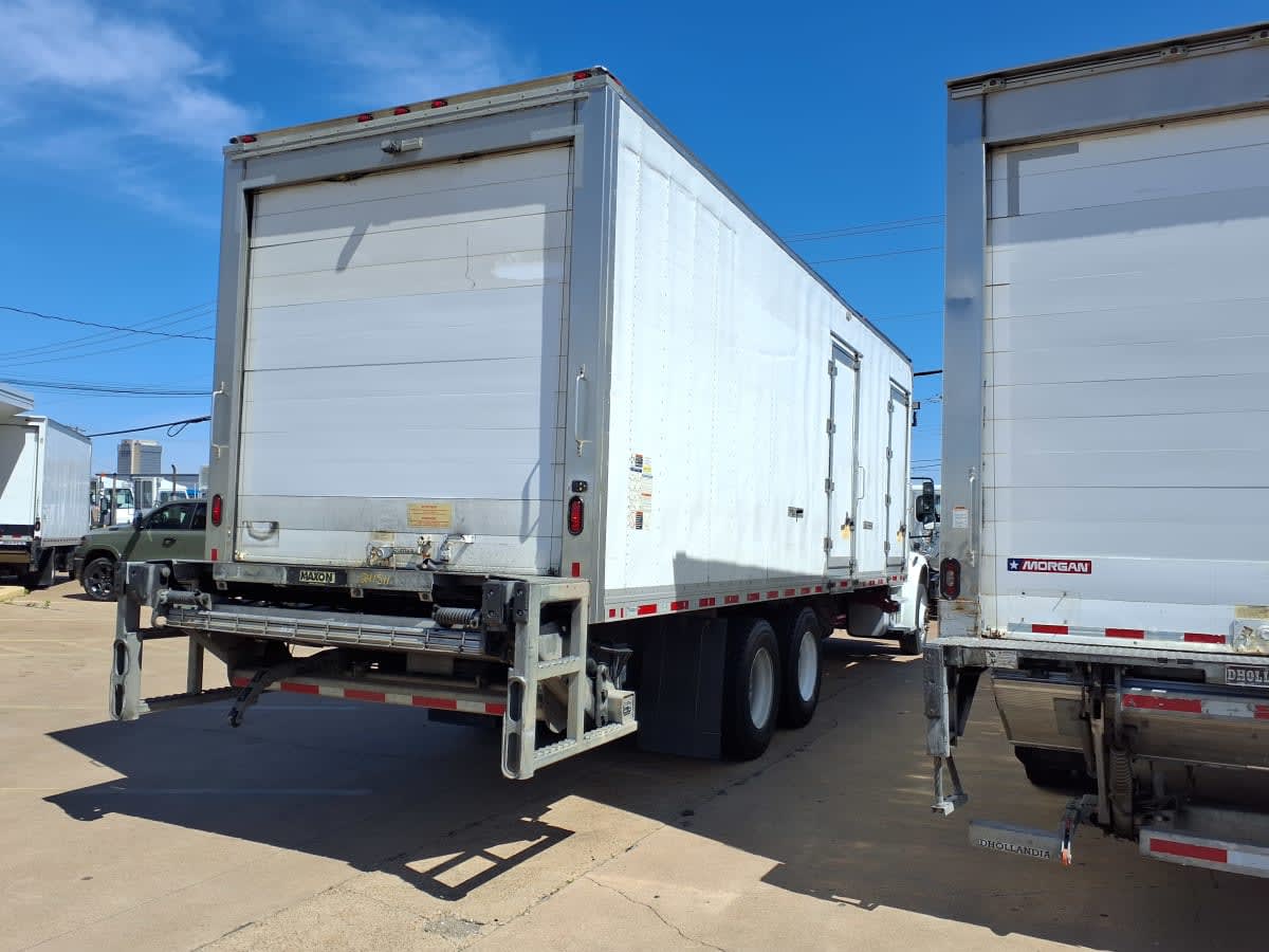 2020 Freightliner M2 106 in Dallas, TX — photo 4
