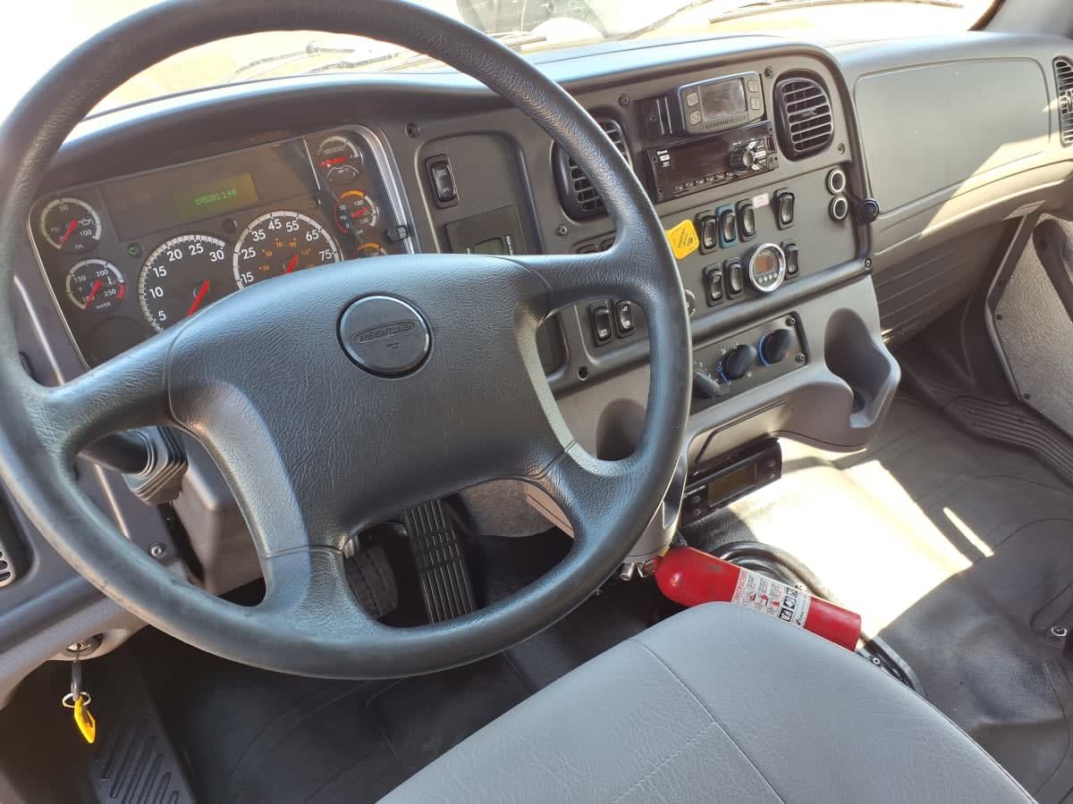 2020 Freightliner M2 106 in Dallas, TX — photo 8
