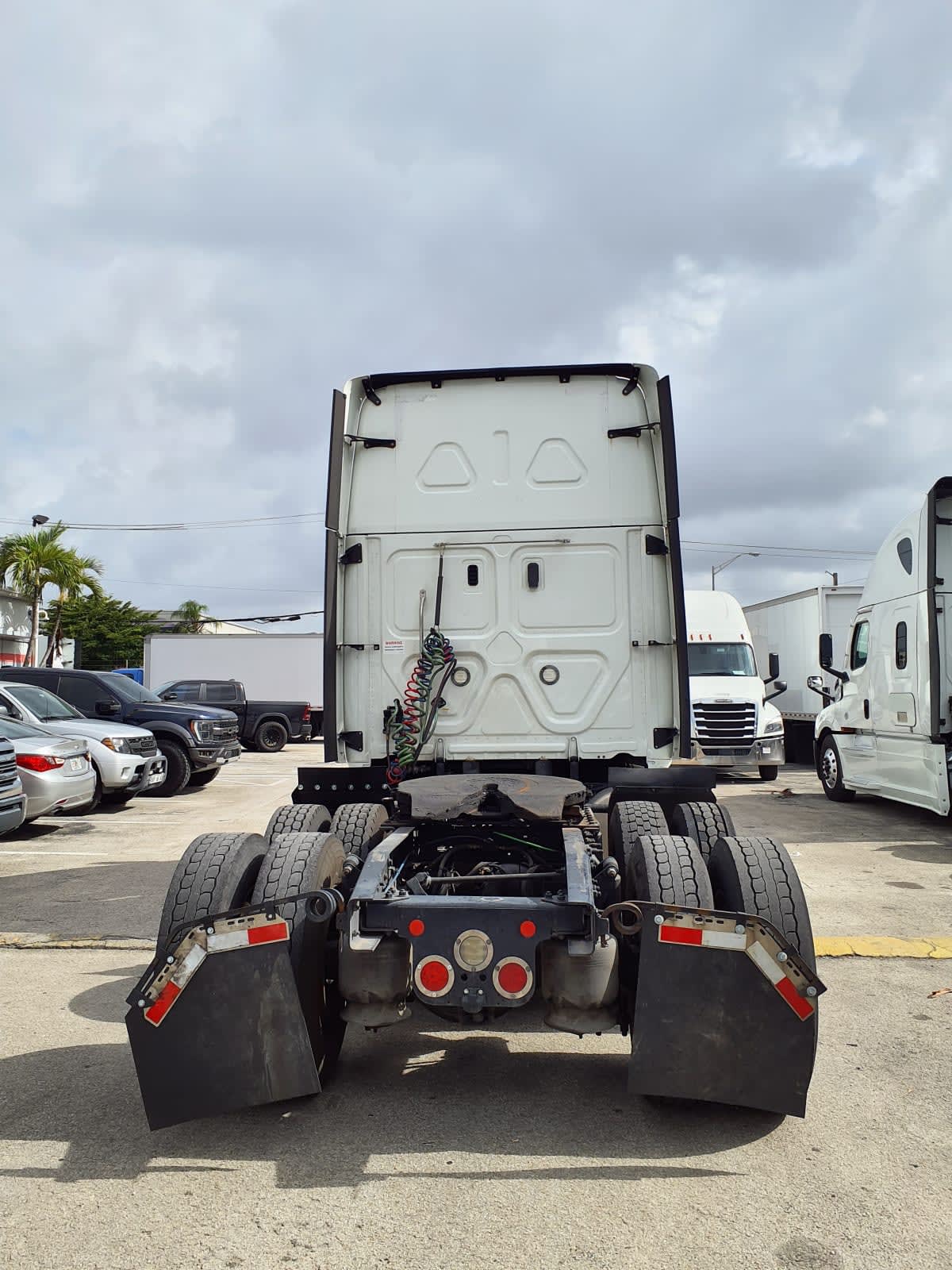 2020 Freightliner Cascadia in Miami, FL — photo 5