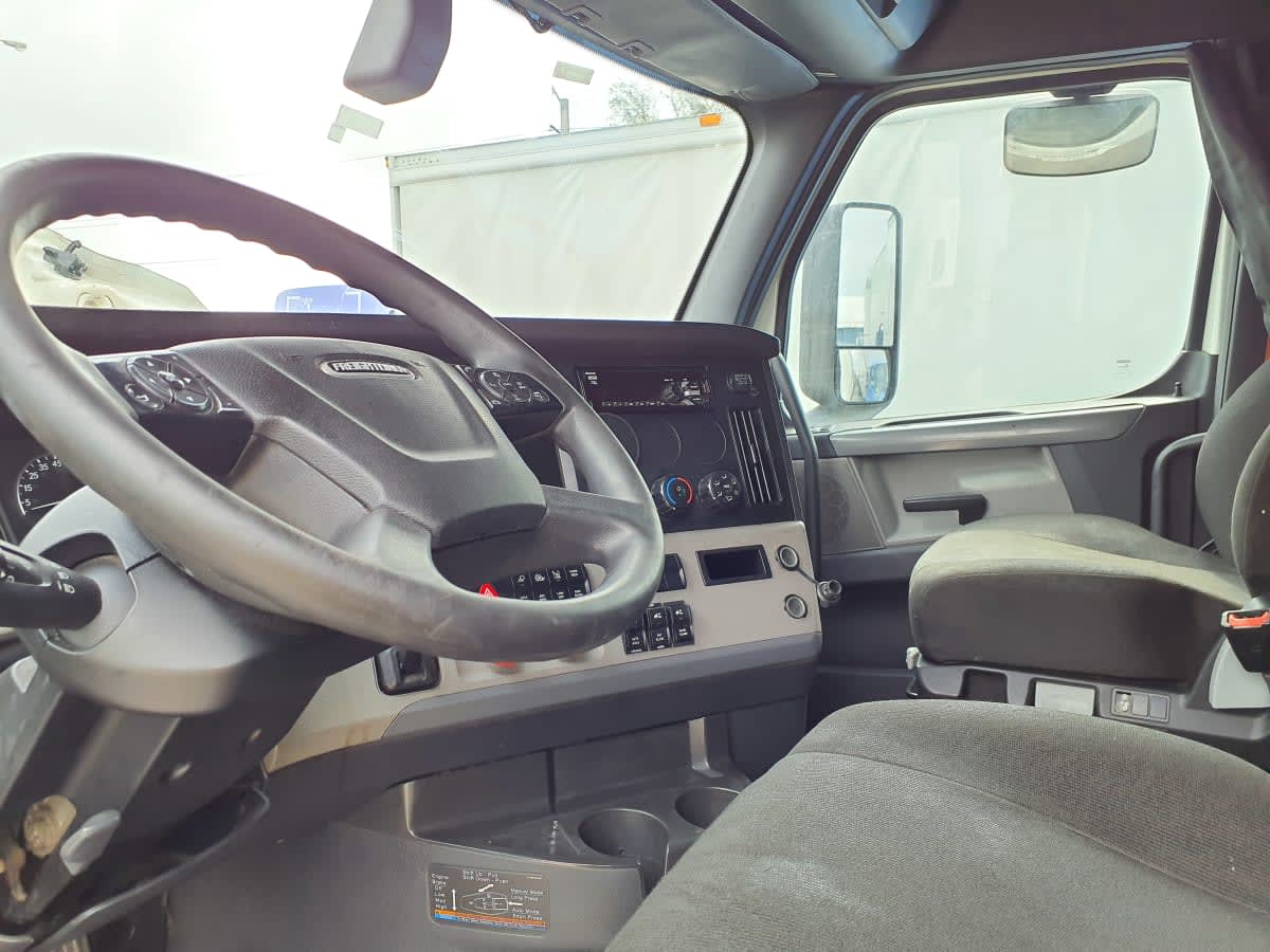 2020 Freightliner Cascadia in Miami, FL — photo 7