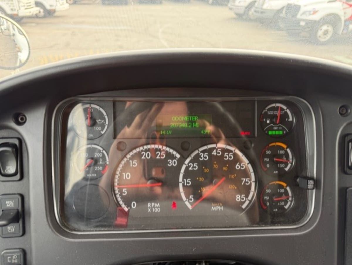 2020 Freightliner M2 106 in Farmingdale, NY — photo 11