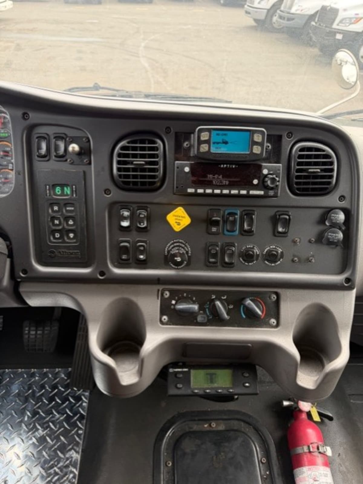 2020 Freightliner M2 106 in Farmingdale, NY — photo 17