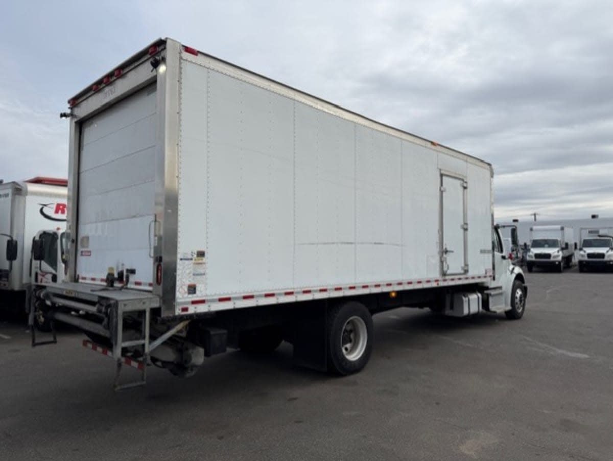 2020 Freightliner M2 106 in Farmingdale, NY — photo 4