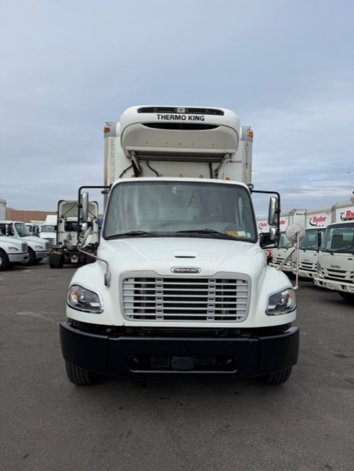 2020 Freightliner M2 106 in Farmingdale, NY — photo 2