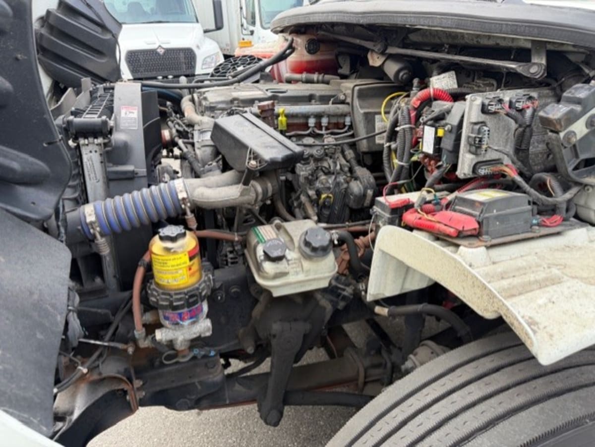 2020 Freightliner M2 106 in Farmingdale, NY — photo 10