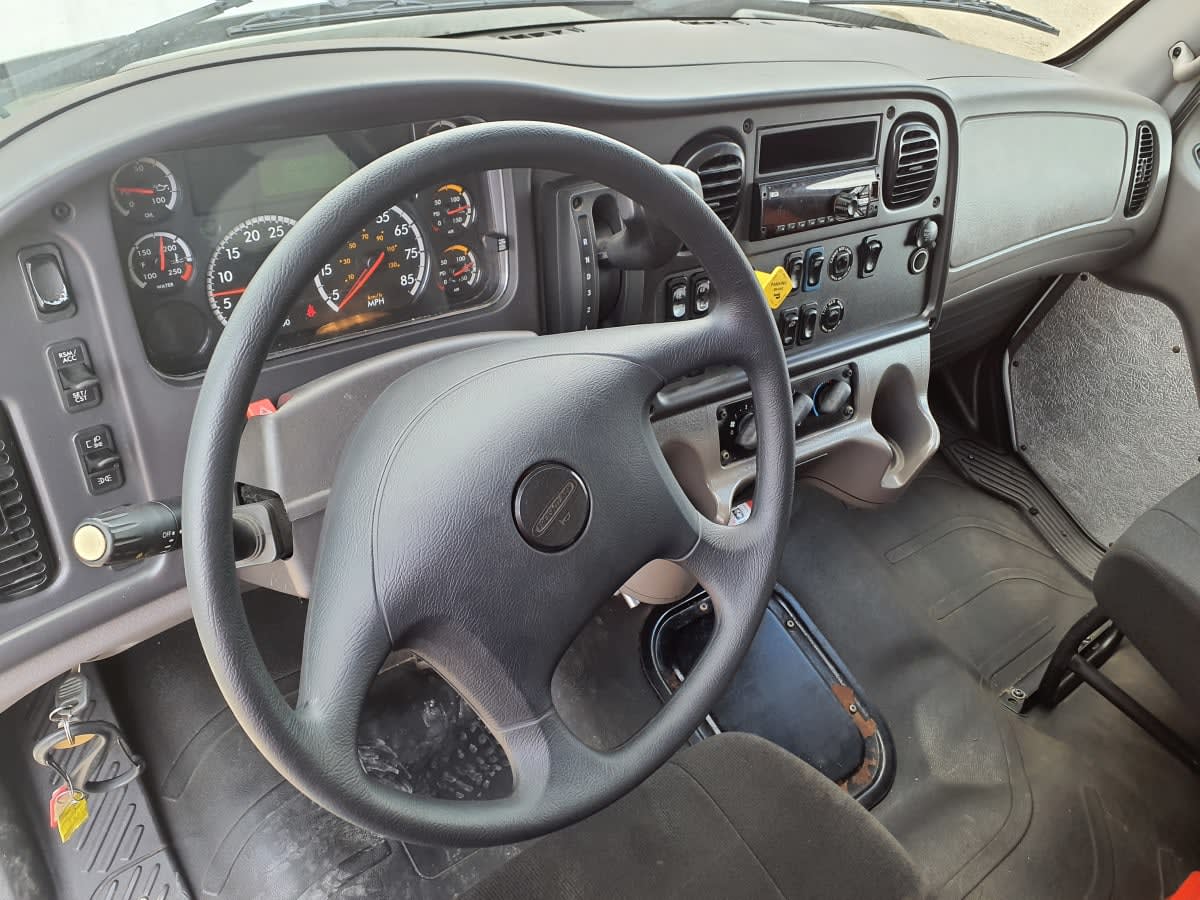 2020 Freightliner M2 106 in Converse, TX — photo 7