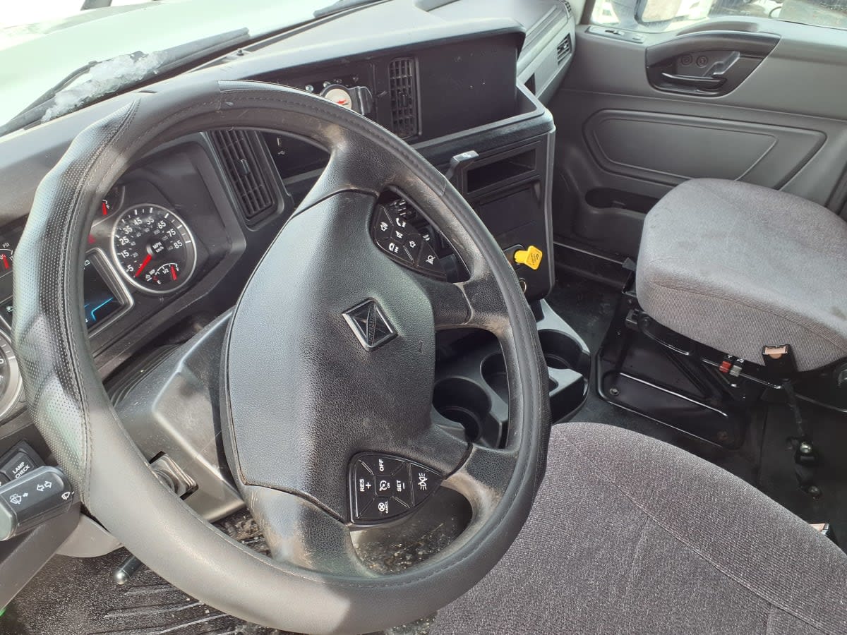 2020 International LT in Warwick, RI — photo 7