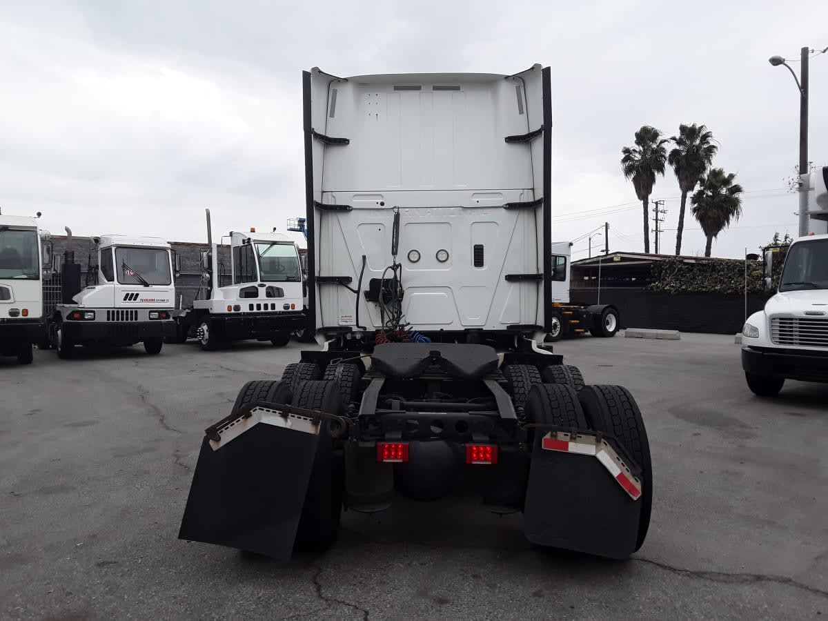 2020 International LT in Montebello, CA — photo 5