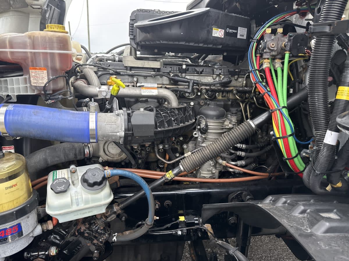 2020 Freightliner Cascadia in Birmingham, AL — photo 10