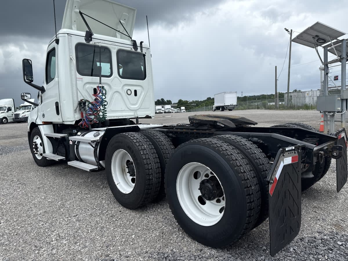 2020 Freightliner Cascadia in Birmingham, AL — photo 6