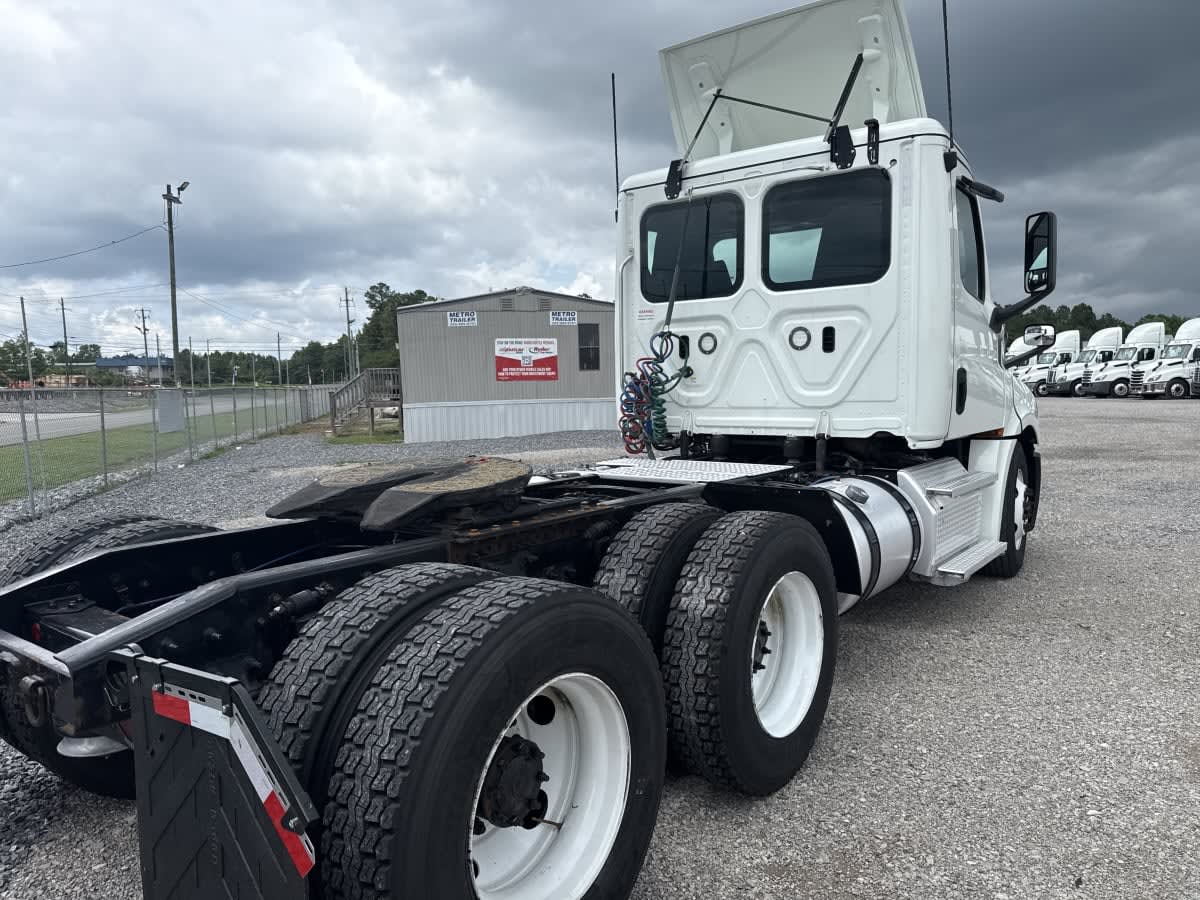 2020 Freightliner Cascadia in Birmingham, AL — photo 4