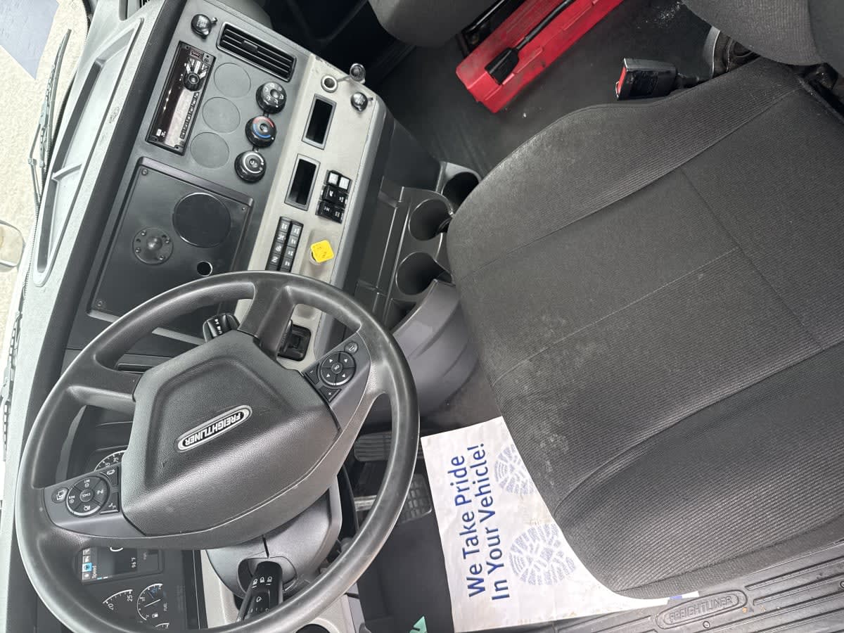 2020 Freightliner Cascadia in Birmingham, AL — photo 8