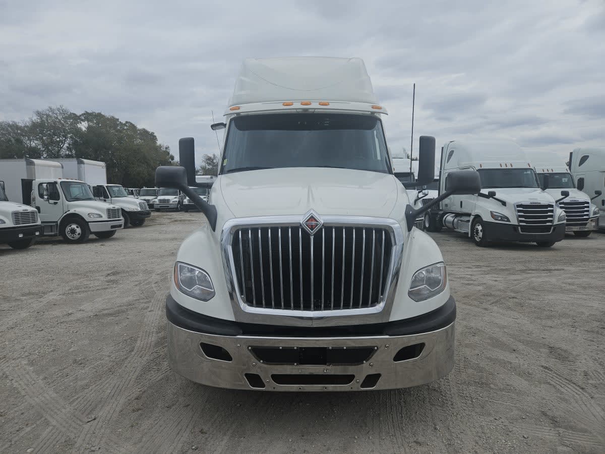 2020 International LT in Orlando, FL — photo 2