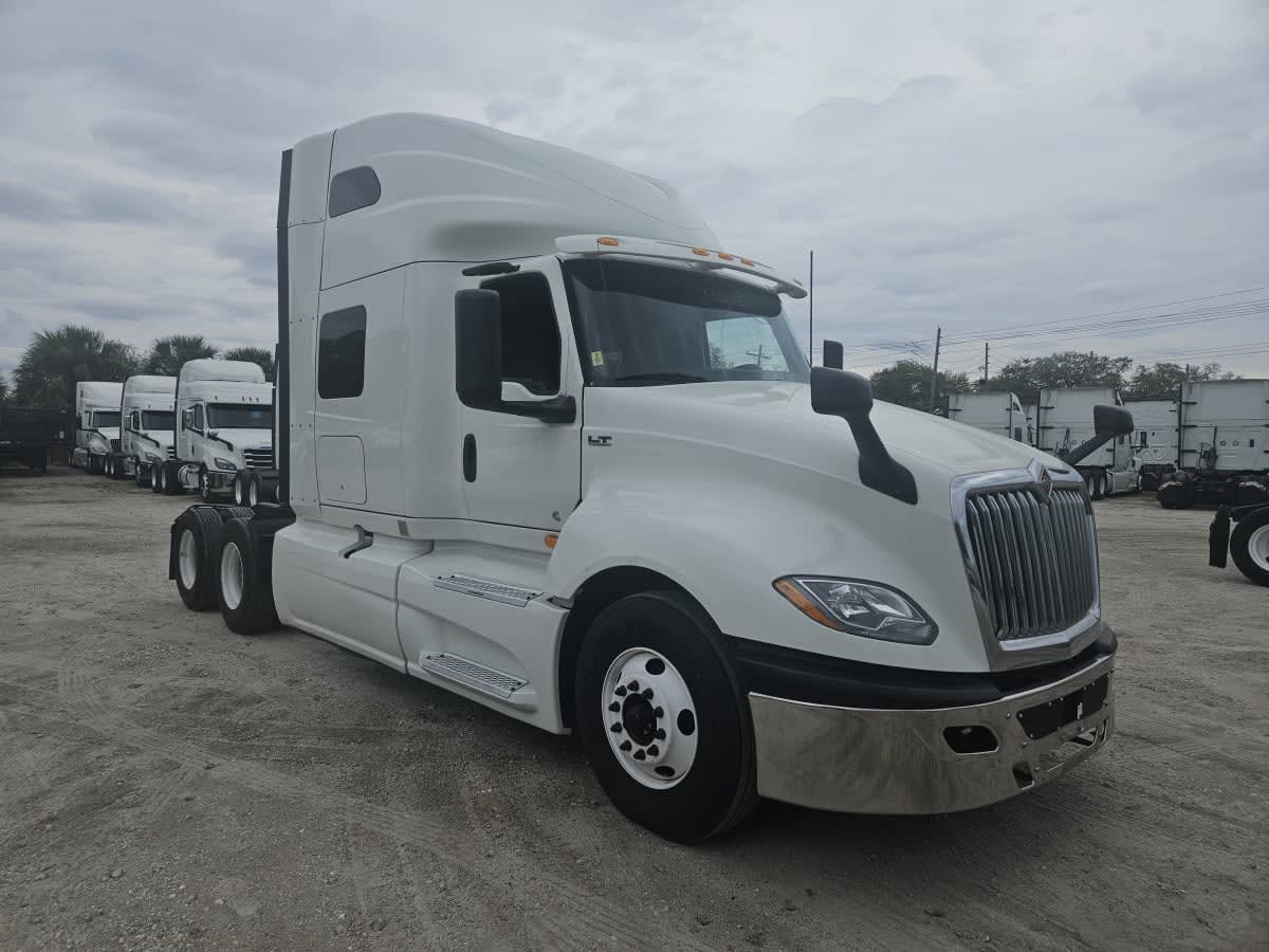 2020 International LT in Orlando, FL — photo 3