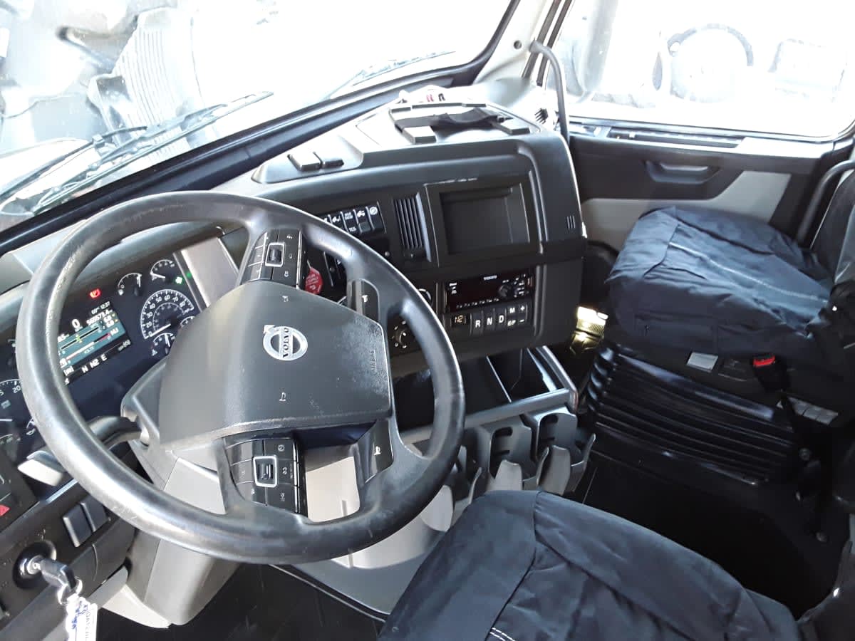 2020 Volvo VNR 640 in Kansas City, MO — photo 7