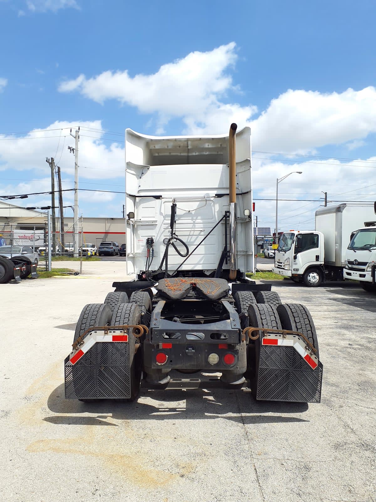 2020 Volvo VNR 640 in Miami, FL — photo 5