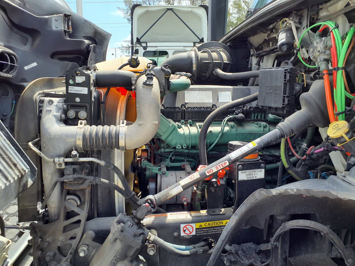 2020 Volvo VNR 640 in Miami, FL — photo 9