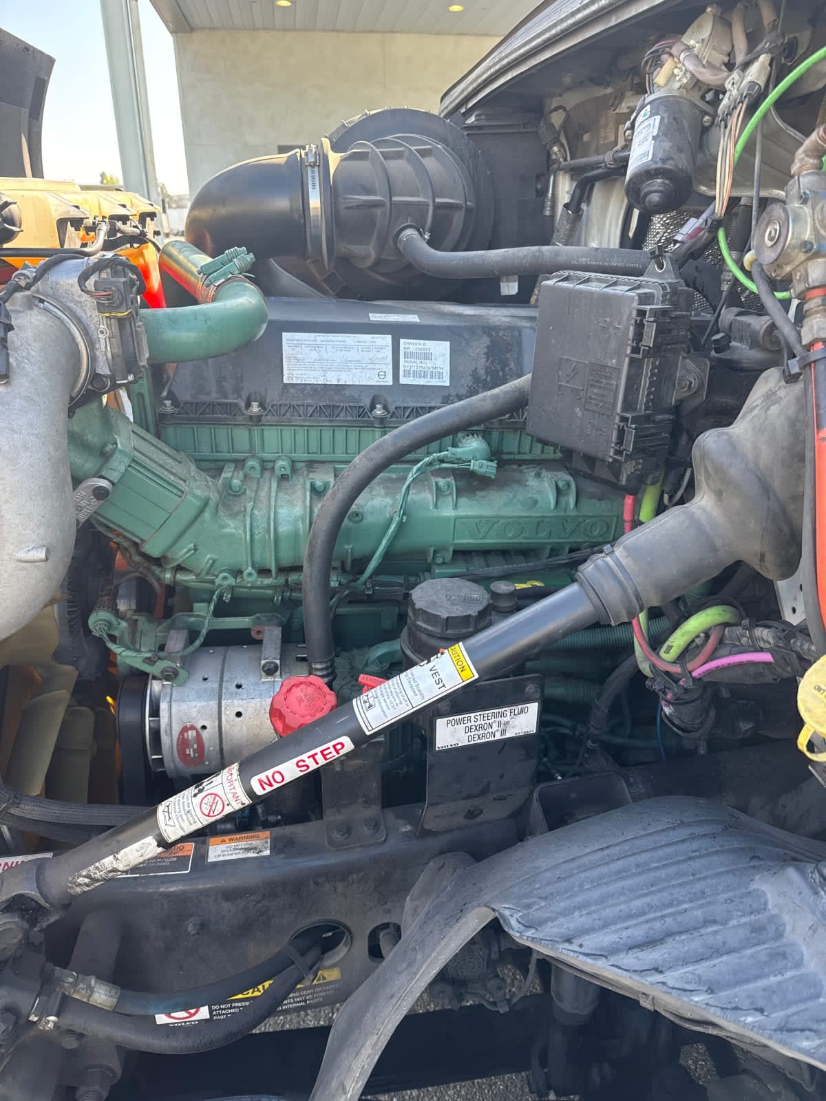 2020 Volvo VNR 640 in Pomona, CA — photo 9