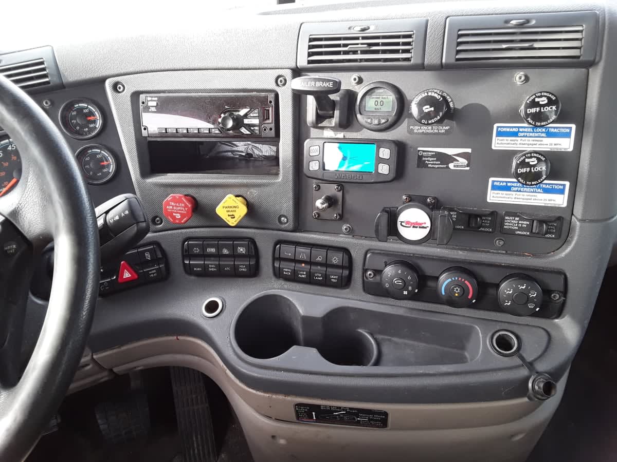 2020 Freightliner Cascadia in Salisbury, MA — photo 10