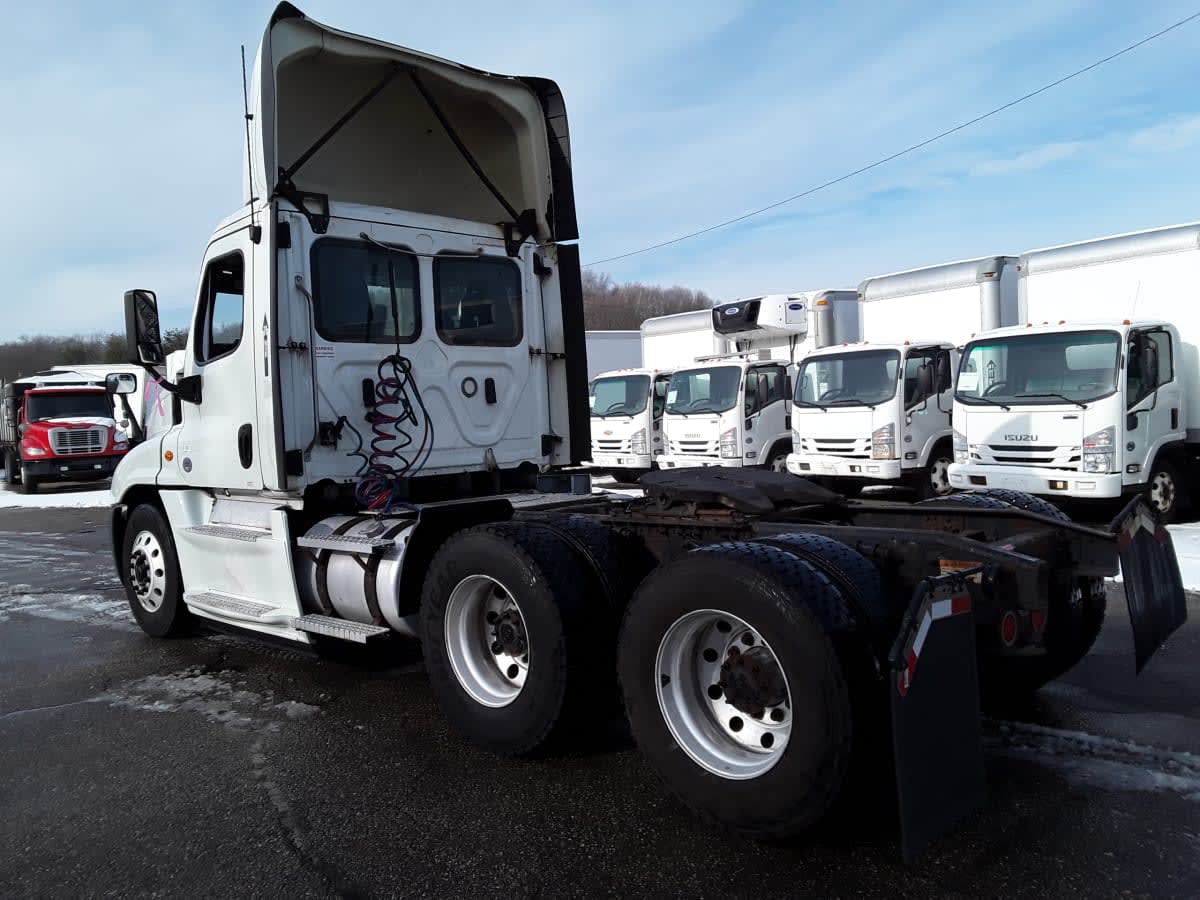 2020 Freightliner Cascadia in Salisbury, MA — photo 6