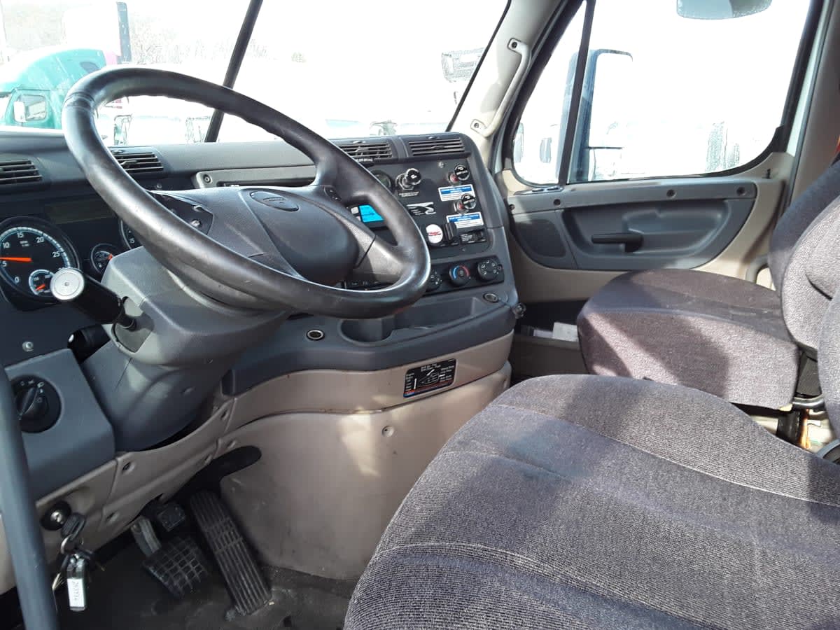 2020 Freightliner Cascadia in Salisbury, MA — photo 7