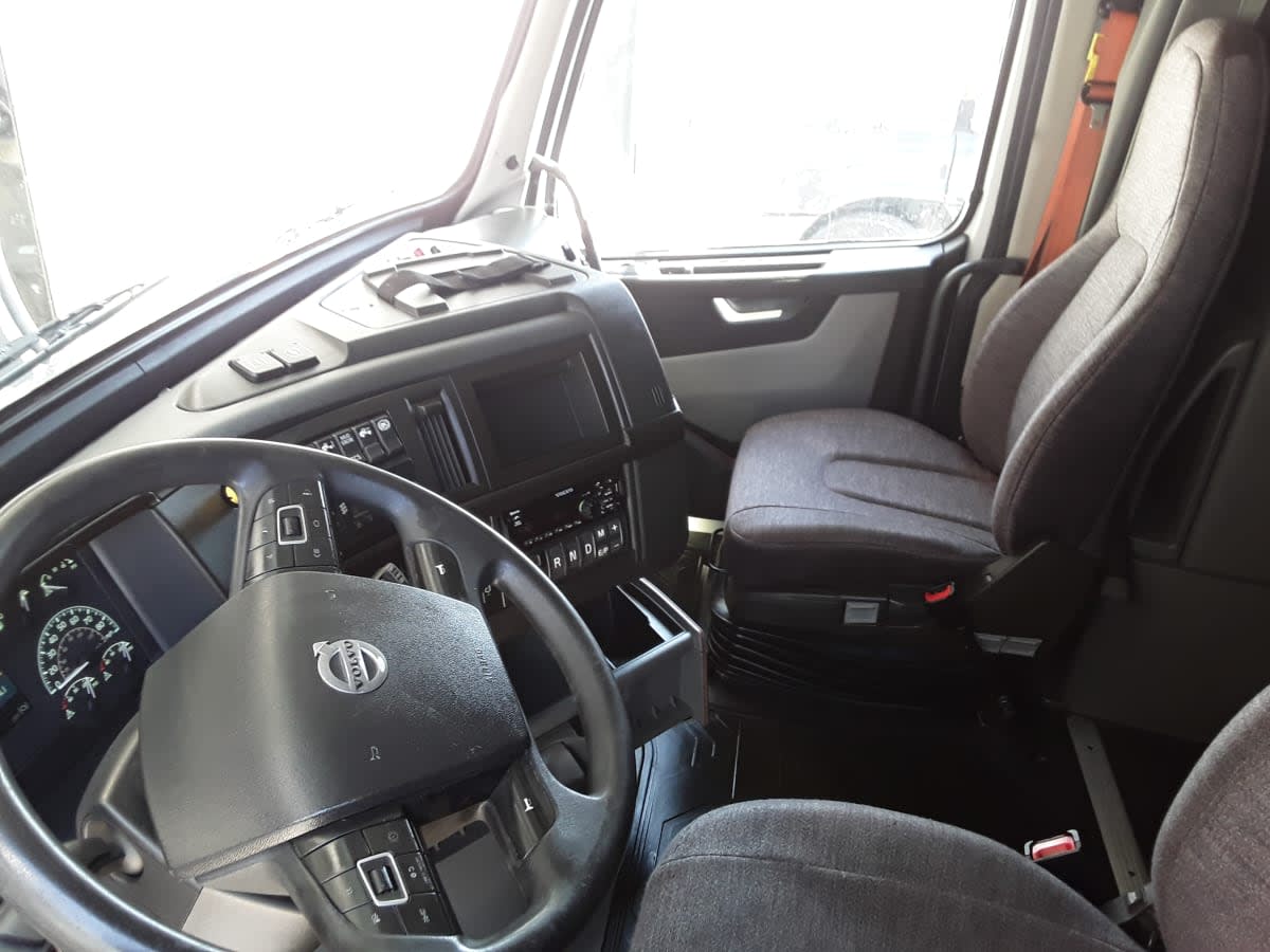 2020 Volvo VNR 640 in Kansas City, MO — photo 7